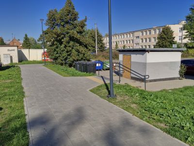 Budowa nowego chodnika oraz montaż oświetlenia i małej architektury przy ul. Głuchej 6