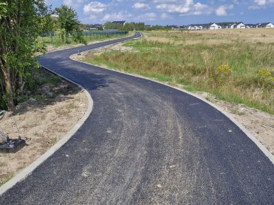 Trwa budowa drogi rowerowej wzdłuż tzw.  ul. Nowej Spadochroniarzy
