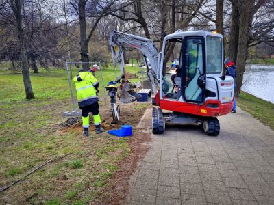 Rozpoczęto prace nad budową oświetlenia w Parku nad Potokiem Oliwskim